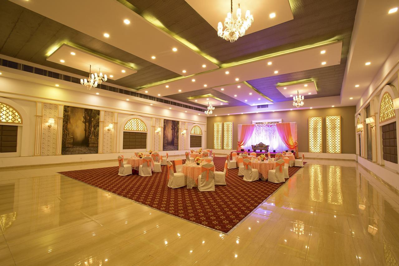 Inde Hotel Chattarpur Neu-Delhi Exterior foto