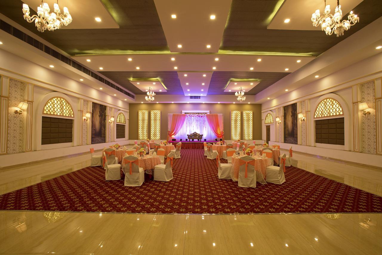 Inde Hotel Chattarpur Neu-Delhi Exterior foto