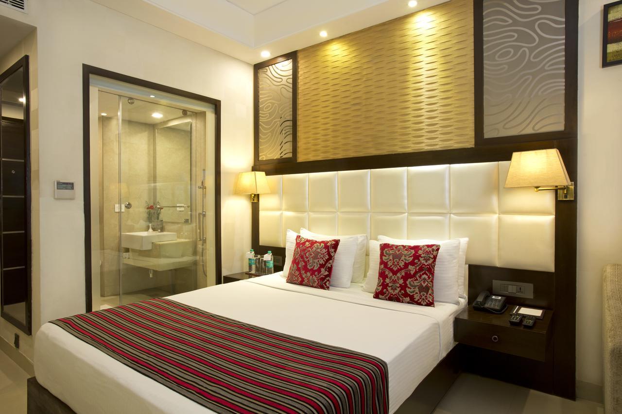 Inde Hotel Chattarpur Neu-Delhi Exterior foto