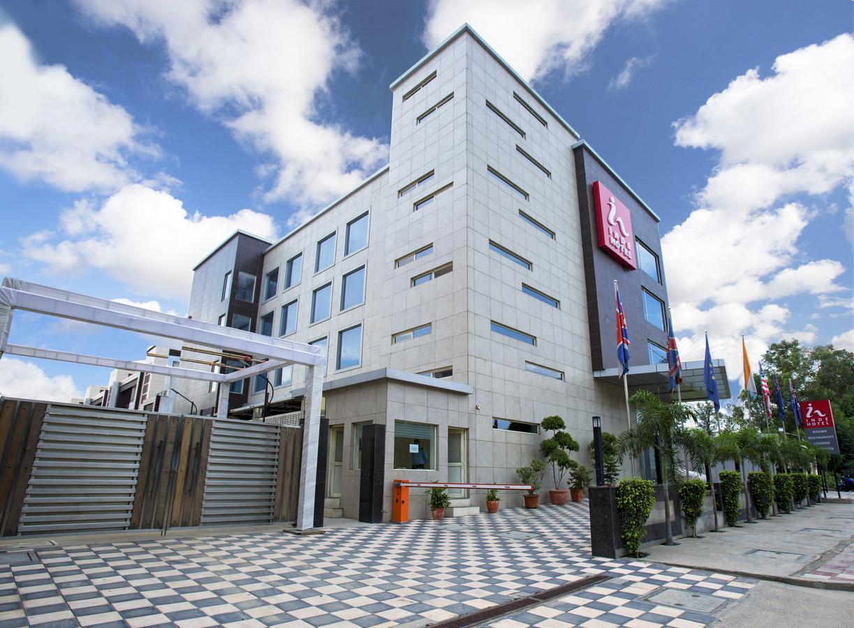 Inde Hotel Chattarpur Neu-Delhi Exterior foto
